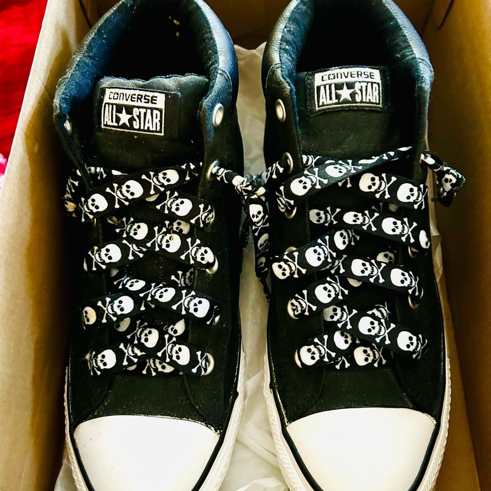 Converse Men’s Black Skull Lace Sneakers